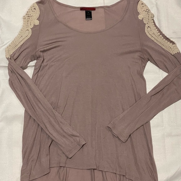 BKE Tops - Lace embroidered cut out shoulders TOP